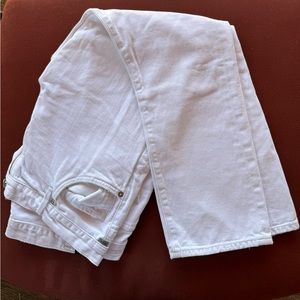 Citizens of Humanity. White Emerson Slim Boyfriend Jeans. No stains.